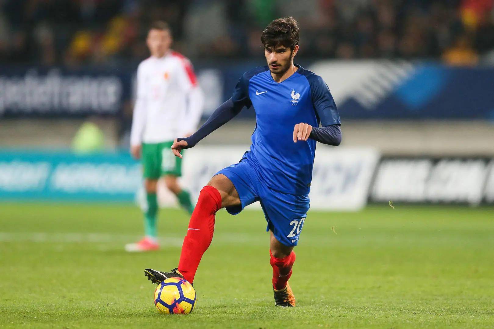 乐鱼app关于冲刺阶段突围战来临，西汉姆围绕法甲迎来里程碑，话题不断，身体对抗强度拉满的信息